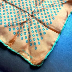 Kiton pocket scarf 🔥